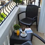 Отель Hotel Central 2*