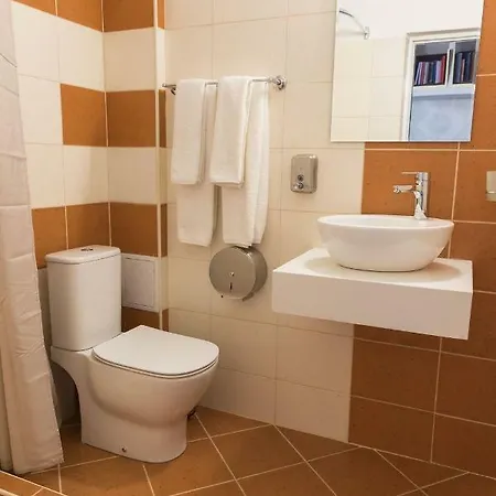 Хотел Hotel Central 2*