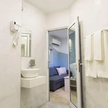 Хотел Hotel Central